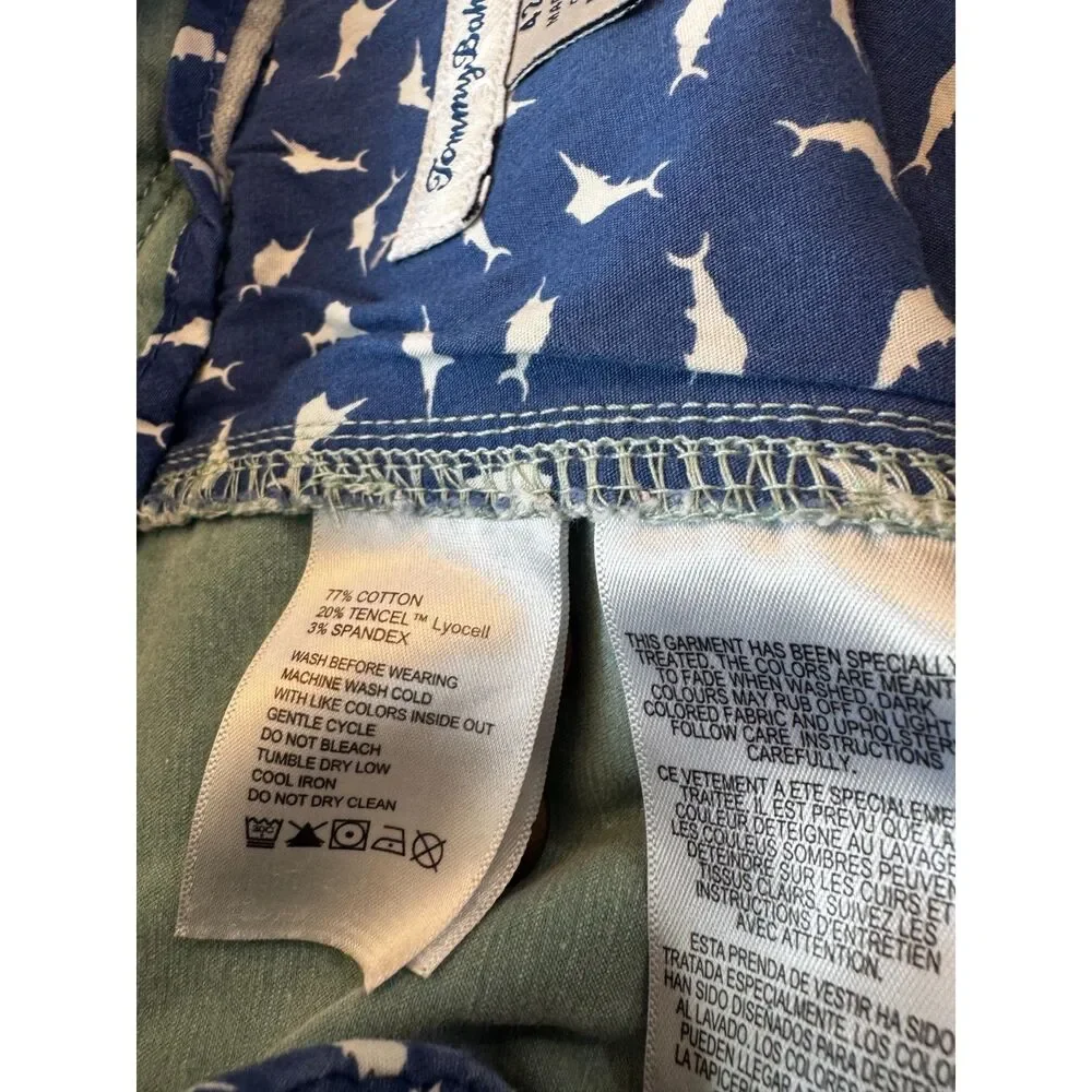 Tommy Bahama Mens 42 Green Stretch Shorts Swordfish Cargo Casual Flat Front